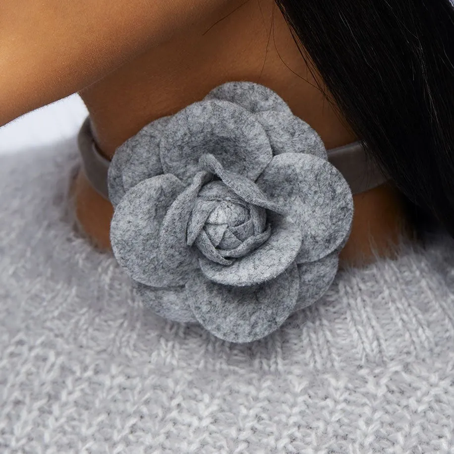 CHARCOAL PAYTON FLOWER RIBBON CHOKER