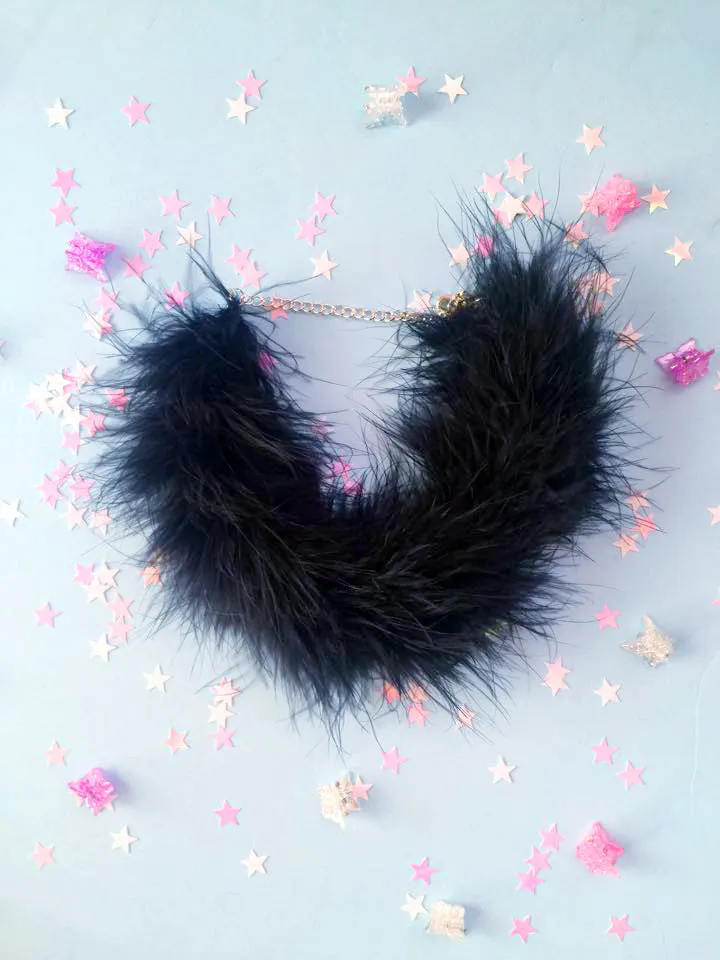 FLUFFY CHOKER